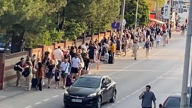 Kurban Bayramı tatilinde Ayvalık’tan Midilli Adası’na geçişlerde yoğunluk yaşanıyor