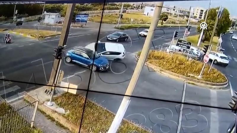 Hangi sürücü hatalı? Ciple otomobilin çarpıştığı kazada 5 kişi yaralandı