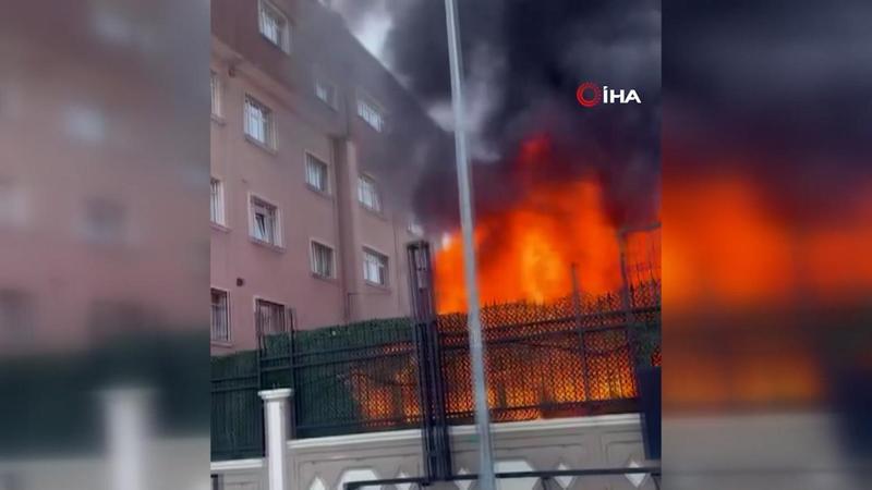 Esenyurt'ta erkek yurdunda yangın
