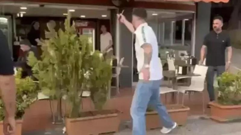 Kadıköy'de aracına çarpan sürücüye saldırıp, tepki gösteren kadına ‘Boğazını keserim’ diyen sürücü yakalandı