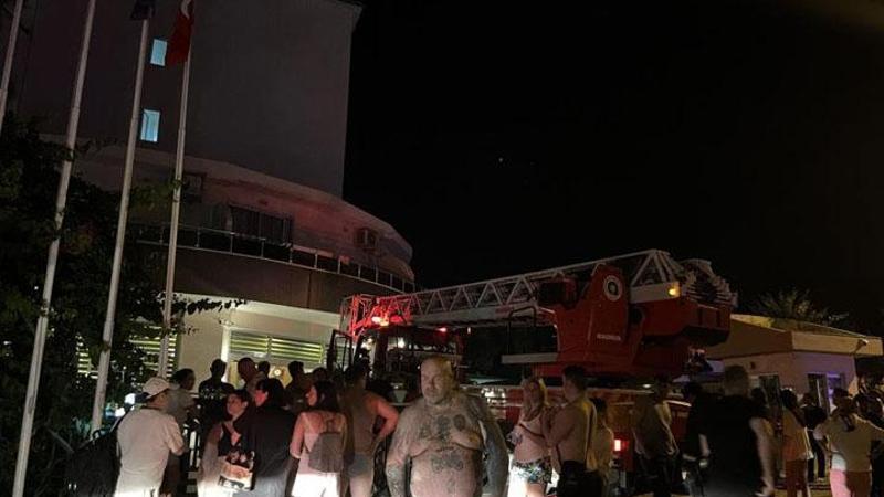5 yıldızlı oteldeki yangında tahliye edilen 622 turist civar otellere yerleştirildi