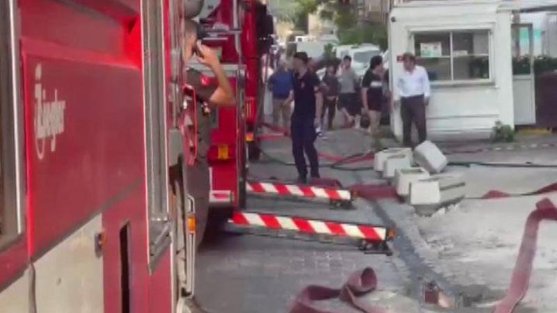 Yenibosna'da 4 katlı iş merkezinin çatısında yangın