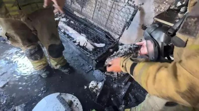 Avcılar’da prizde unutulan ütü nedeniyle yangın çıktı