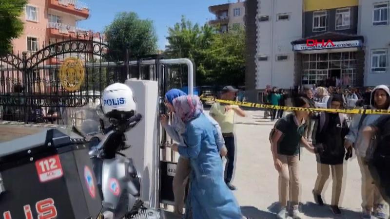 Okulda silahlı saldırıya uğrayan öğretmen öldü