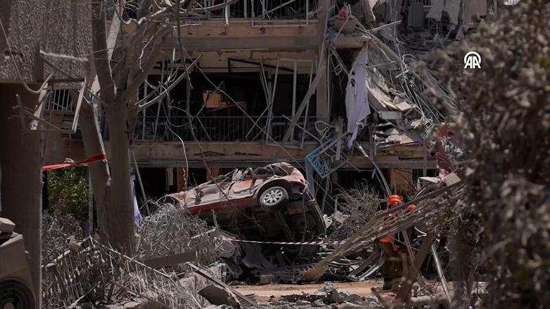 İran’dan İsrail'e füze saldırısı: Ramat Gan bölgesindeki binalarda ağır hasar oluştu