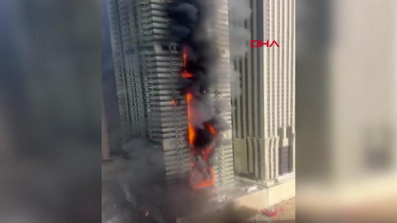 Dubai’de 67 katlı gökdelende yangın!