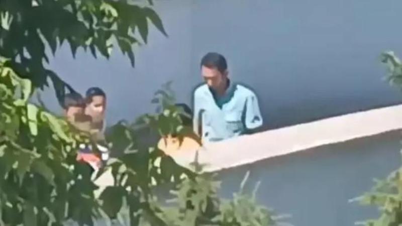 9 yaşındaki öğrencisini böyle tokatladı