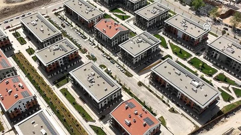 Bakan Kurum, yeniden inşa edilen Azerbaycan Mahallesi ve Ebrar Sitesi'nin görüntülerini paylaştı