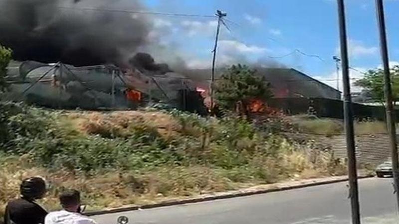 Gaziosmanpaşa'da geri dönüşüm tesisinde yangın