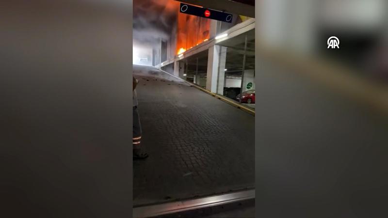 Başakşehir'de alışveriş merkezinde çıkan yangın söndürüldü