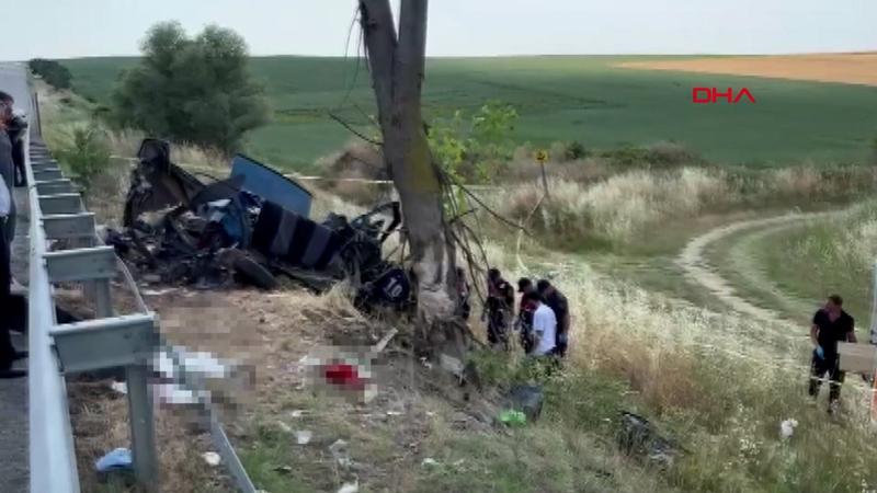 Edirne'de otomobil, ağaca çarptı; 2'si çocuk 5 ölü!