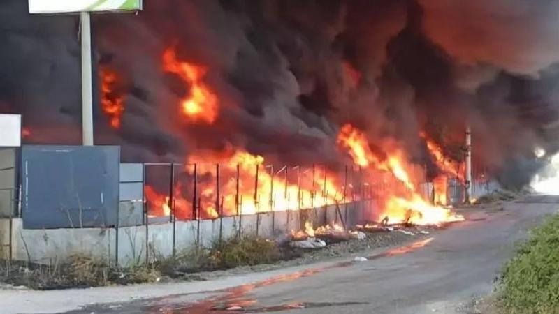 Alev alev yanan fabrikada kalan Türk bayrağını böyle kurtardı