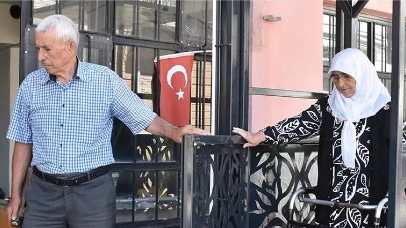 Böbrek hastası 51 yıllık eşi için üç katlı binanın dışına asansör yaptırdı
