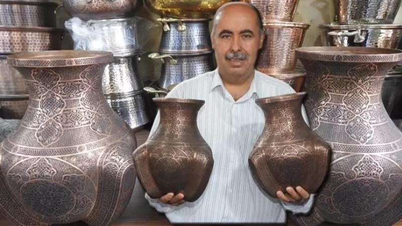 Bakırdan yapılan Hitit vazo takımı fiyatıyla dudak uçuklatıyor