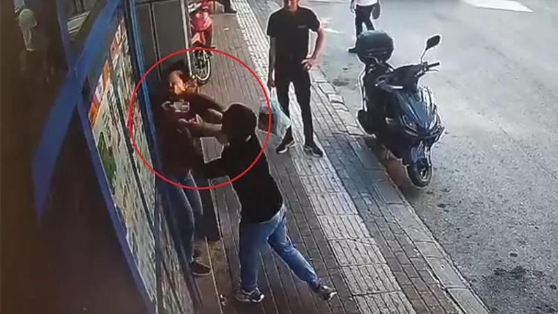 Kasiyere yumruklu saldırı kamerada!