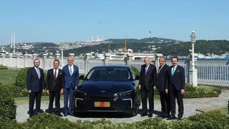 Cumhurbaşkanı Erdoğan, Togg'un yeni modeli T10F'yi test etti