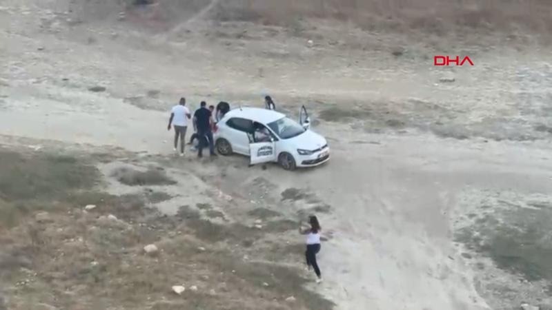 Silahlı saldırıda vurulmuş kurgusuyla yapılan evlilik teklifi, polis merkezinde sona erdi!