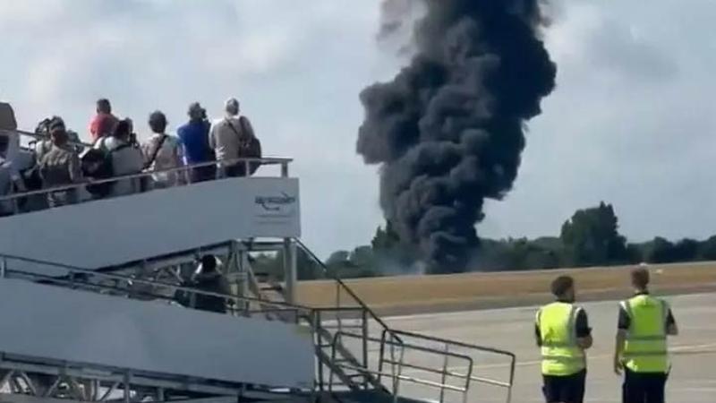 Londra’da yolcu uçağı havalandıktan saniyeler sonra düştü