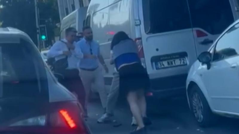 Taksiye binen yolcu çılgına döndü: Beynini dağıtırım senin!