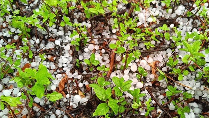 Burdur’da temmuz ortasında dolu yağdı