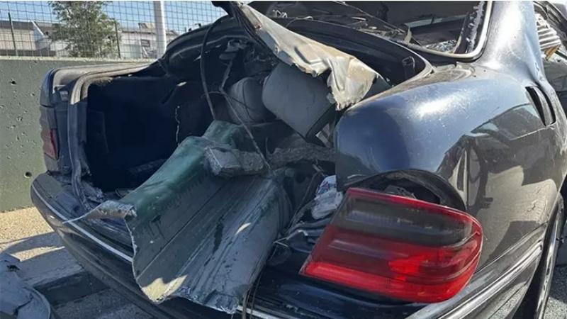 Bursa’da bariyere saplanan araçtaki 2 kişi ağır yaralandı
