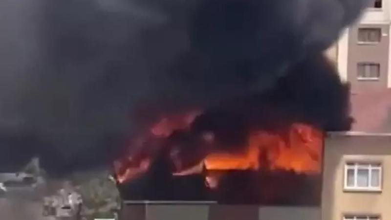 Ümraniye'de 4 katlı binada yangın çıktı!