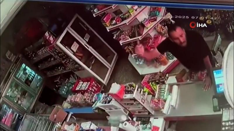 Dondurma iadesini kabul etmedi, palayla saldırıya uğradı!