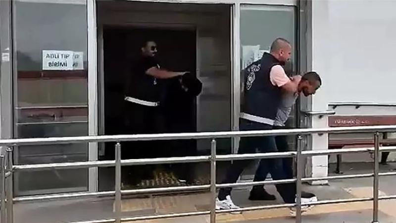 Birlikteliklerine karşı çıkan sevgilisinin ailesine silahlı saldırıya giderken yakalandı