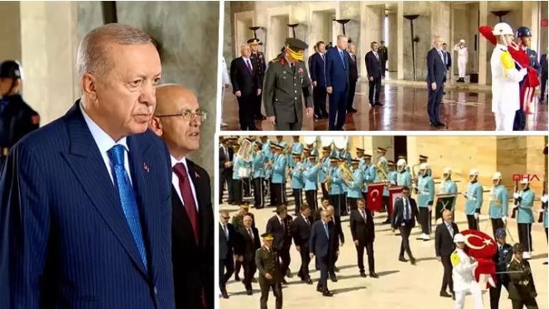 Cumhurbaşkanı Erdoğan, YAŞ üyeleriyle Anıtkabir’i ziyaret etti