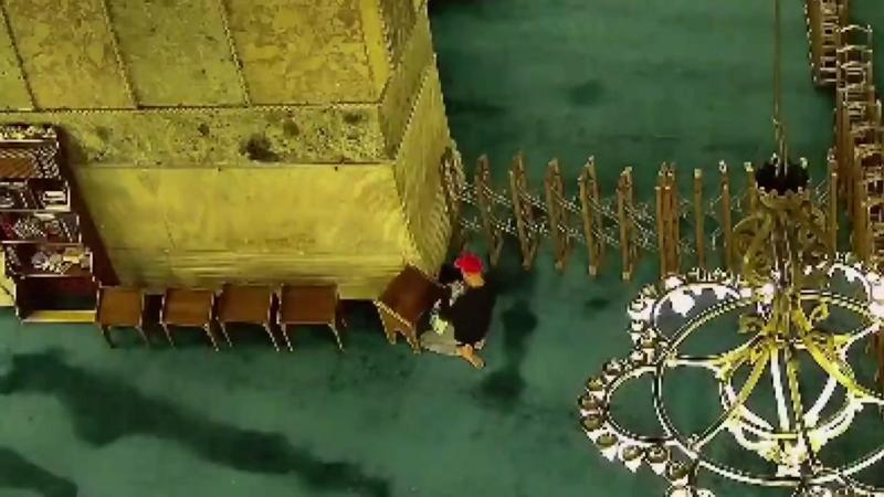Ayasofya-i Kebir Cami-i Şerifi'ne kundaklama girişimi kamerada