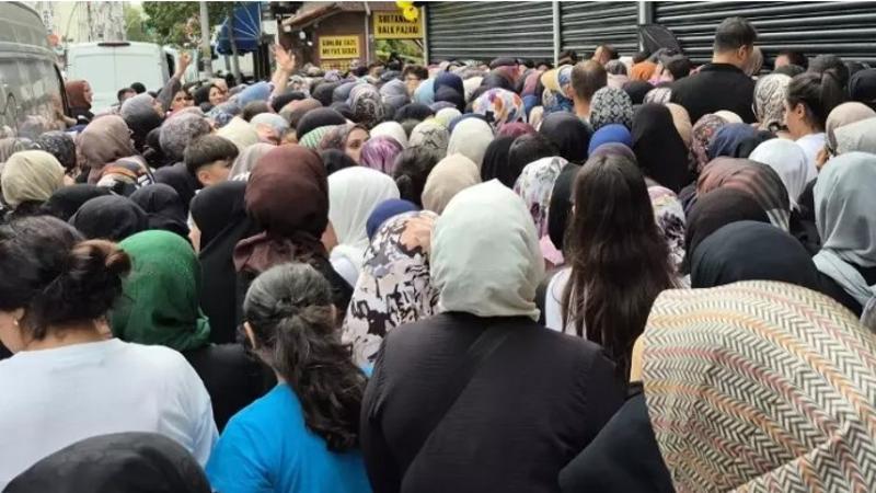 Sultangazi’de mağaza açılışında ‘indirim’ izdihamı