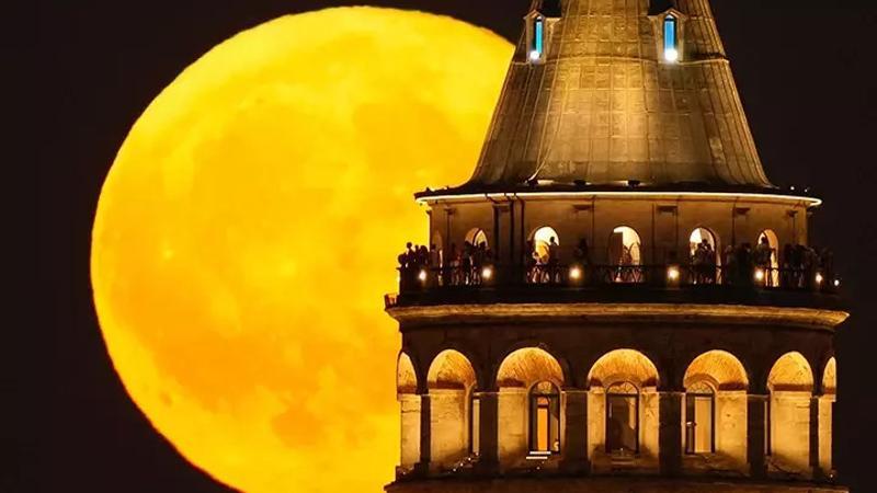İstanbul'da 'mersin balığı dolunayı'