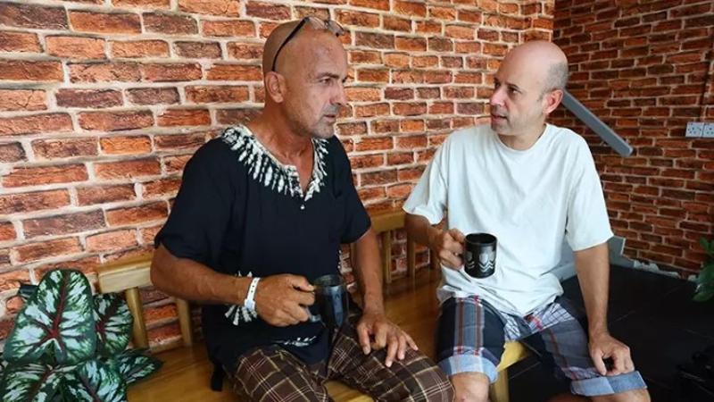 Malezya açıklarında teknesi batınca 40 saat yüzerek kurtulan Türk kaptan, yaşadıklarını anlattı