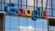 ABD'li teknoloji devi Google'a açılan rekabet davasında karar çıktı. Mahkeme şirkete yöneltilen üç suçlamadan ikisinde Google'ın rekabet yasalarını ihlal ettiğini ifade etti. Google'ın web reklamları üzerinde tekel oluşturduğunun tespit edildiği açıklandı. Mahkeme şimdi dev şirketin bölünmesini değerlendiriyor. ABD'de rekabet ilkelerini belirleyen antitröst yasası uzmanları bu davayı hükümet tarafından açılmış en güçlü davalardan biri olarak görüyor. 