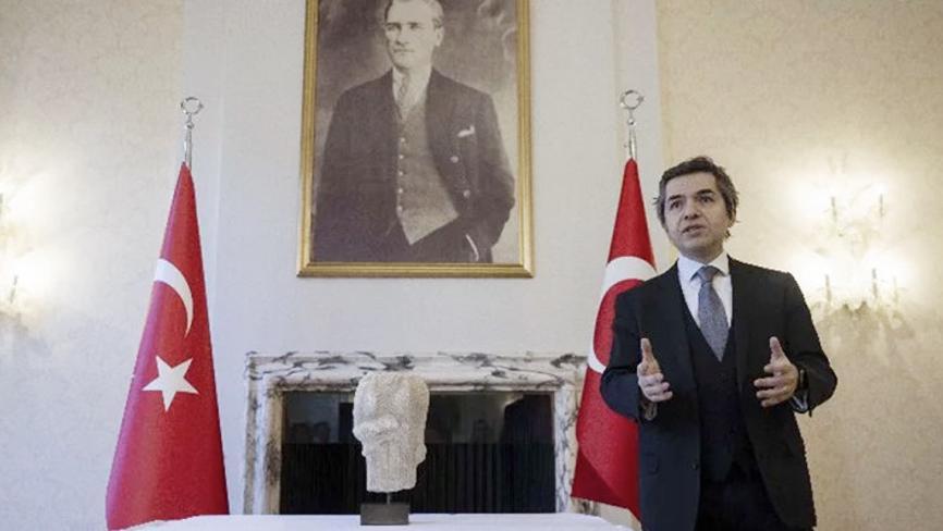 Türkiye’den İngiltere’ye kaçırılan heykel teslim edildi