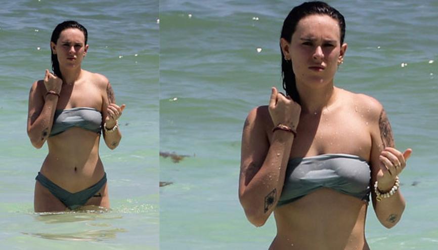 Arkadaşlarıyla tatilde