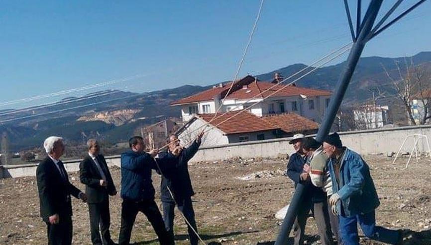 Liseli gençlerden kuşlara yuva