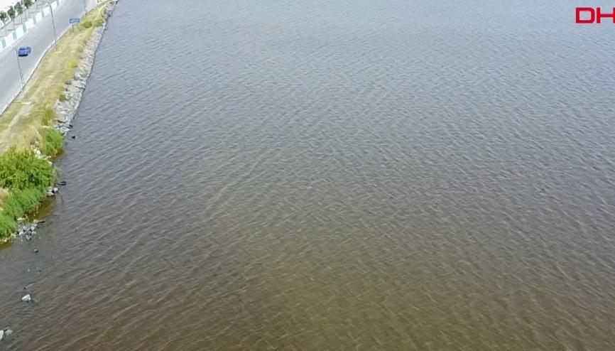 Küçükçekmece Gölü kahverengiye büründü