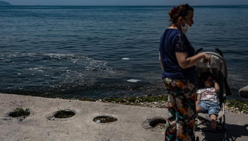 Bu kez Caddebostan... Deniz kıyısı pislik içinde