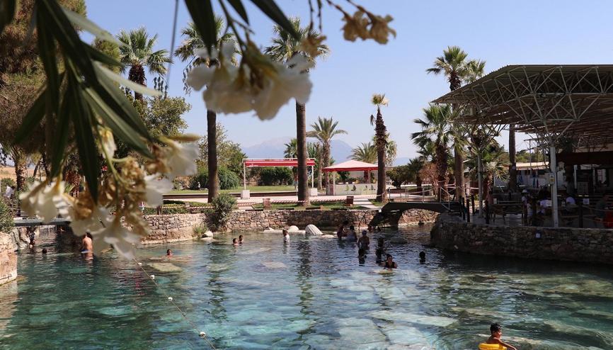 Kleopatranın da yüzdüğüne inanılan antik havuza yoğun ilgi