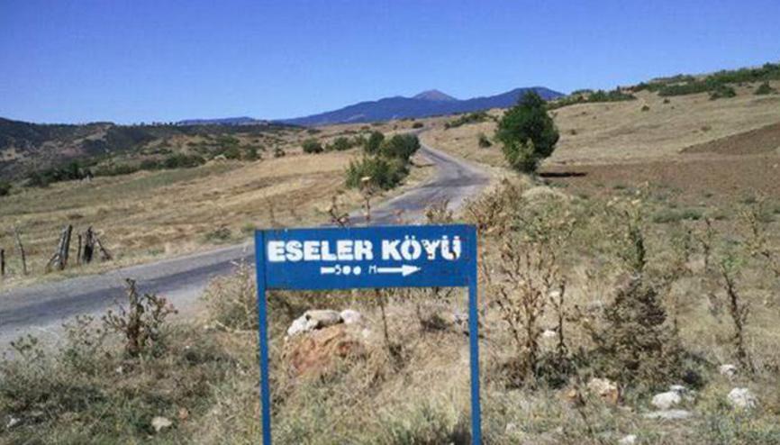 Emet’te cadde ve sokaklarda gezerek sigara içmek yasaklandı, bir köy karantinada Emet’te cadde ve sokaklarda gezerek sigara içmek yasaklandı, bir köy karantinada