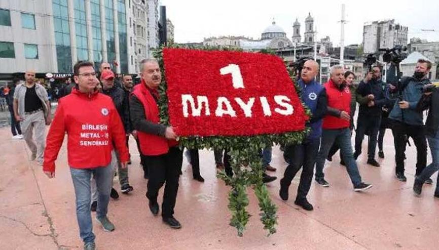 Sendikalar Taksime çelenk bıraktı
