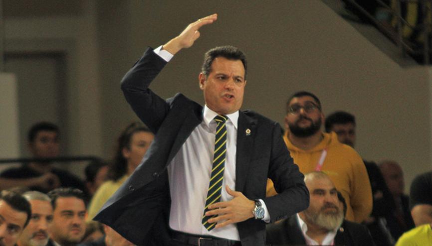 Cumhurbaşkanlığı Kupası’nda Fenerbahçe Beko Başantrenörü Itoudis, Anadolu Efes maçında çılgına döndü