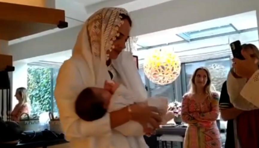 Seda Bakan küçük kızı için evinde mevlit okuttu