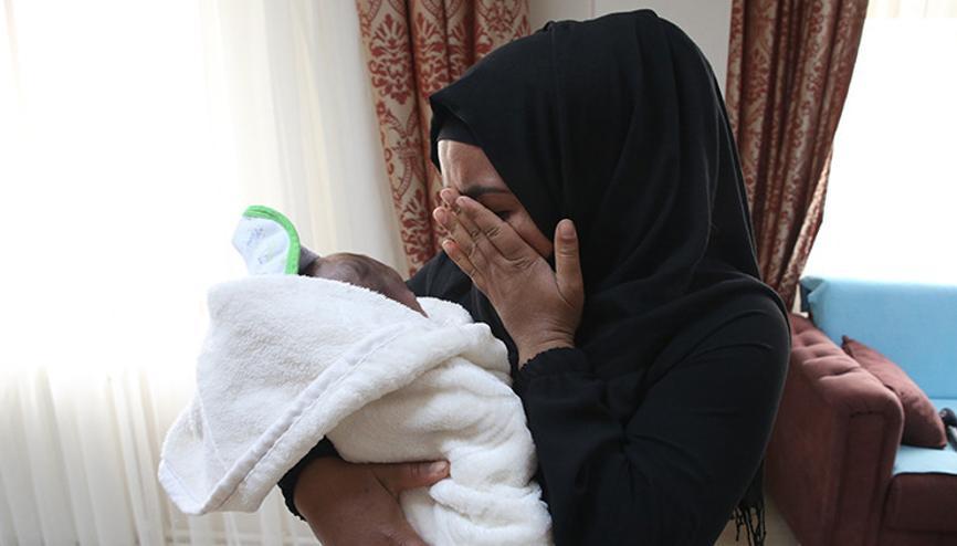 Meryem bebek 61 gün sonra ailesine kavuştu Annesi gözyaşlarını tutamadı Meryem bebek 61 gün sonra ailesine kavuştu Annesi gözyaşlarını tutamadı