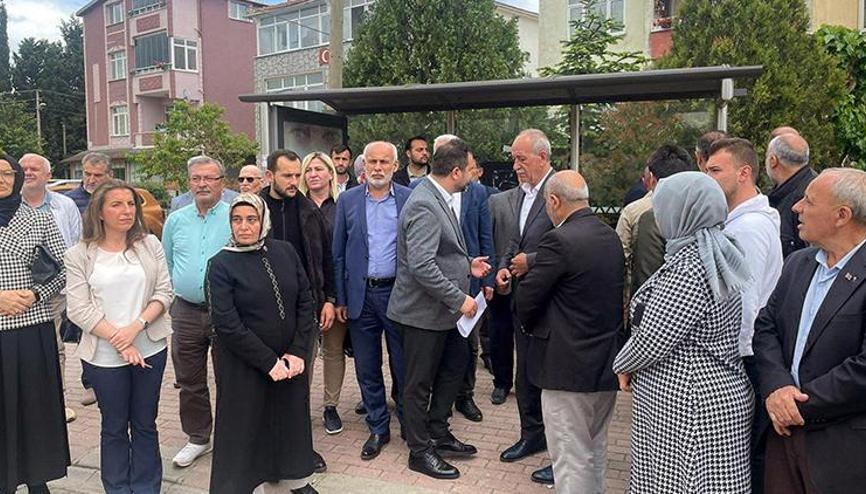 AK Partiden Marmaraereğlisinde asılan broşürler için suç duyurusu AK Partiden Marmaraereğlisinde asılan broşürler için suç duyurusu