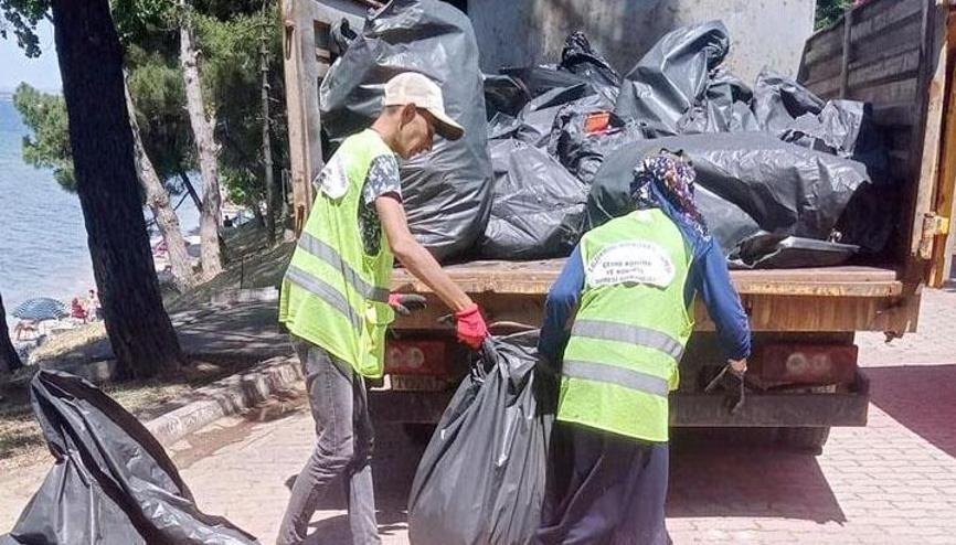 Marmaraereğlisinde bayram tatilinde 5 bin çöp toplandı Marmaraereğlisinde bayram tatilinde 5 bin çöp toplandı