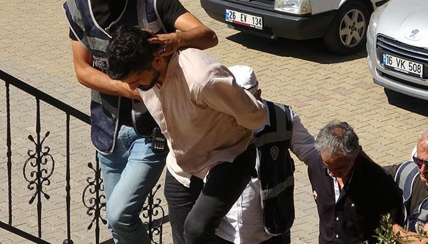 Bilecikte kan donduran olay Sevgilisinin parmaklarını satırla kesti Bilecikte kan donduran olay Sevgilisinin parmaklarını satırla kesti
