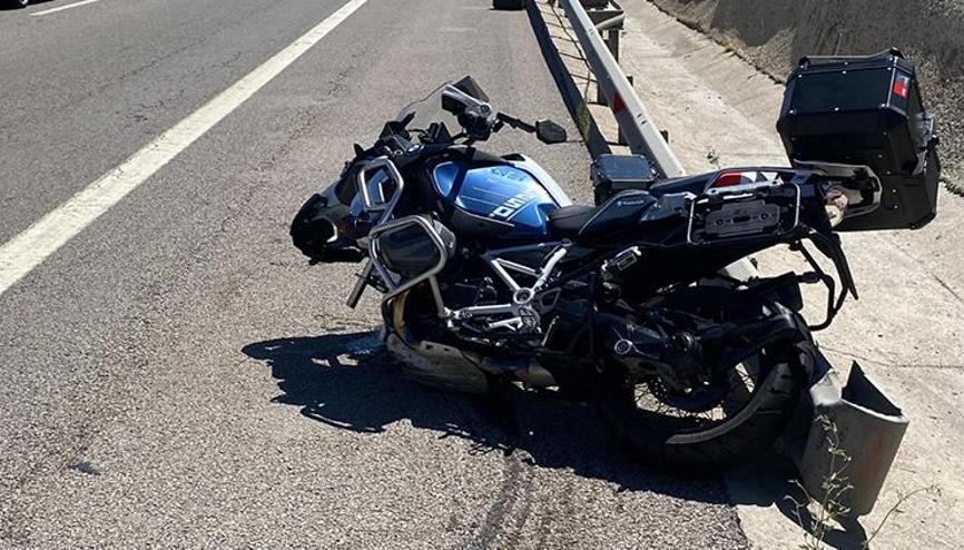 Niğdede feci kaza Motosiklet sürücüsü hayatını kaybetti... Kaçan sürücü Kemerhisar gişelerinde yakalandı Niğdede feci kaza Motosiklet sürücüsü hayatını kaybetti... Kaçan sürücü Kemerhisar gişelerinde yakalandı