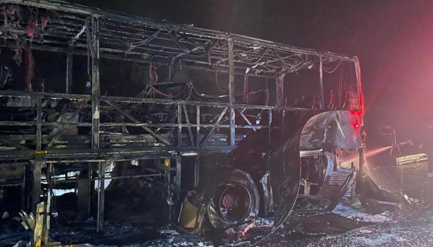 Osmaniyede seyir halindeki otobüs alev alev yandı Yolcular son anda kurtuldu... Osmaniyede seyir halindeki otobüs alev alev yandı Yolcular son anda kurtuldu...